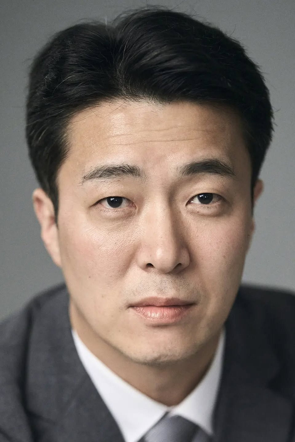 강명수 as Commander of the royal guard in The Scandal