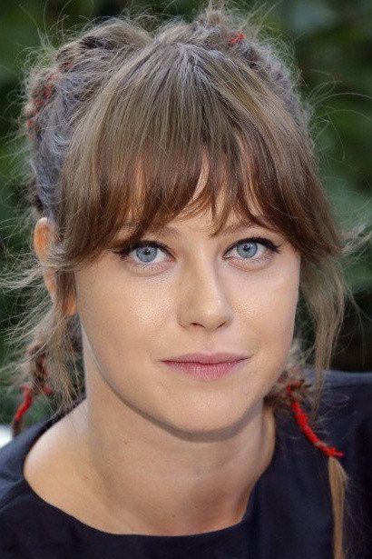 Jenovéfa Boková as Tereza in Jseš mrtvej, tak nebreč