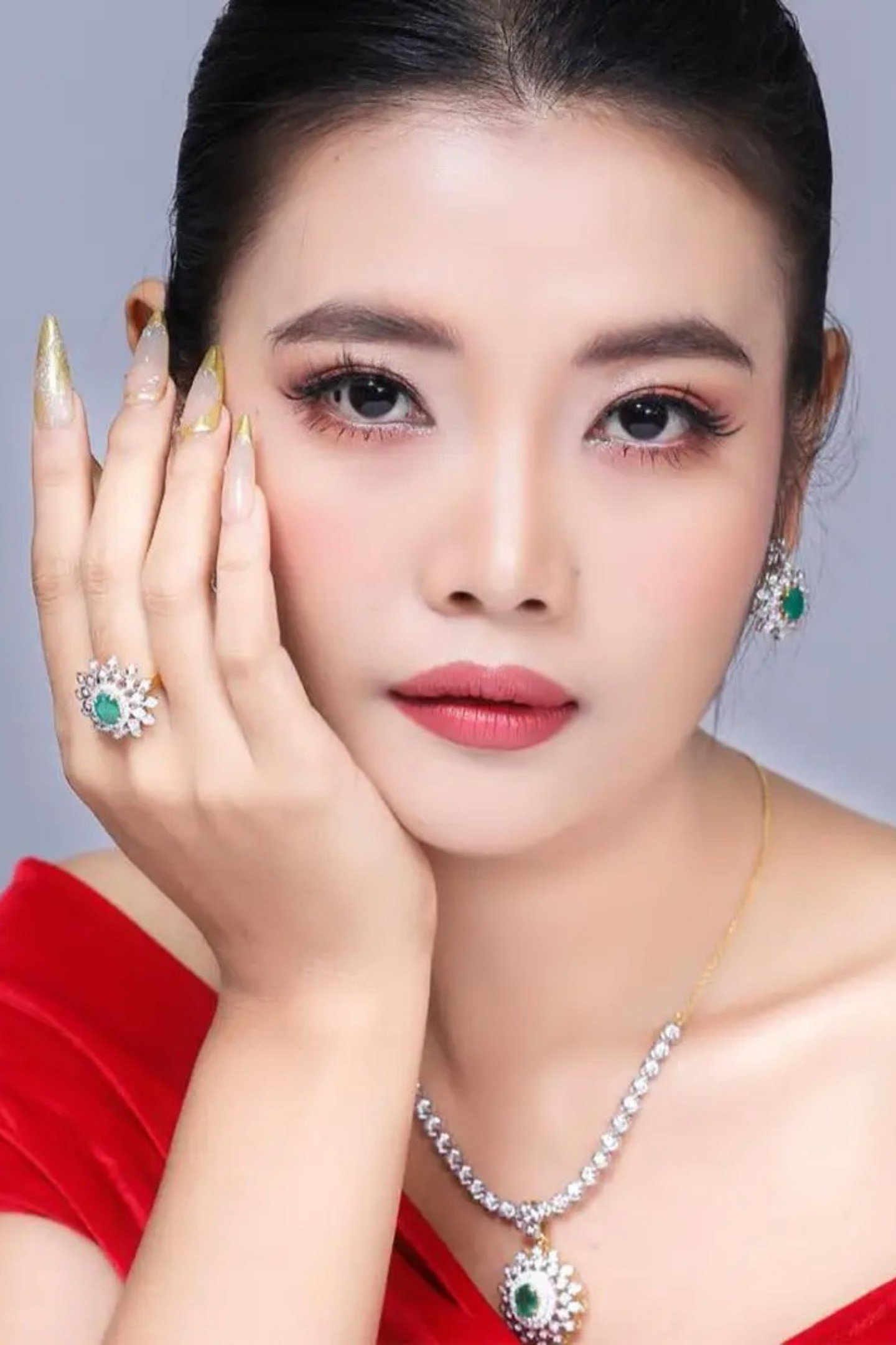 Than Sin Phyo Paing as Hnin Hnin Wai in The Two Of Them