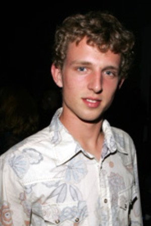 Lucas Astrom as Dean in Kissing Strangers