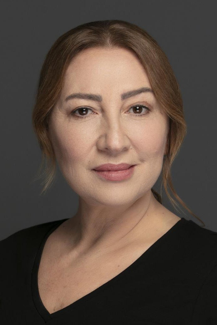Ayşegül Günay as Sultan Yeşilyurt in Lale Devri
