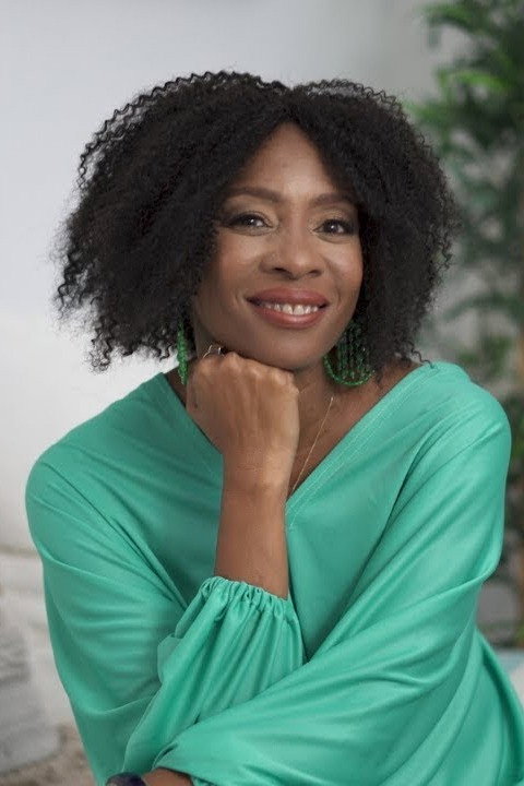 Dolores Pedro as Marta (segment "En la Guagua") in Maldeamores