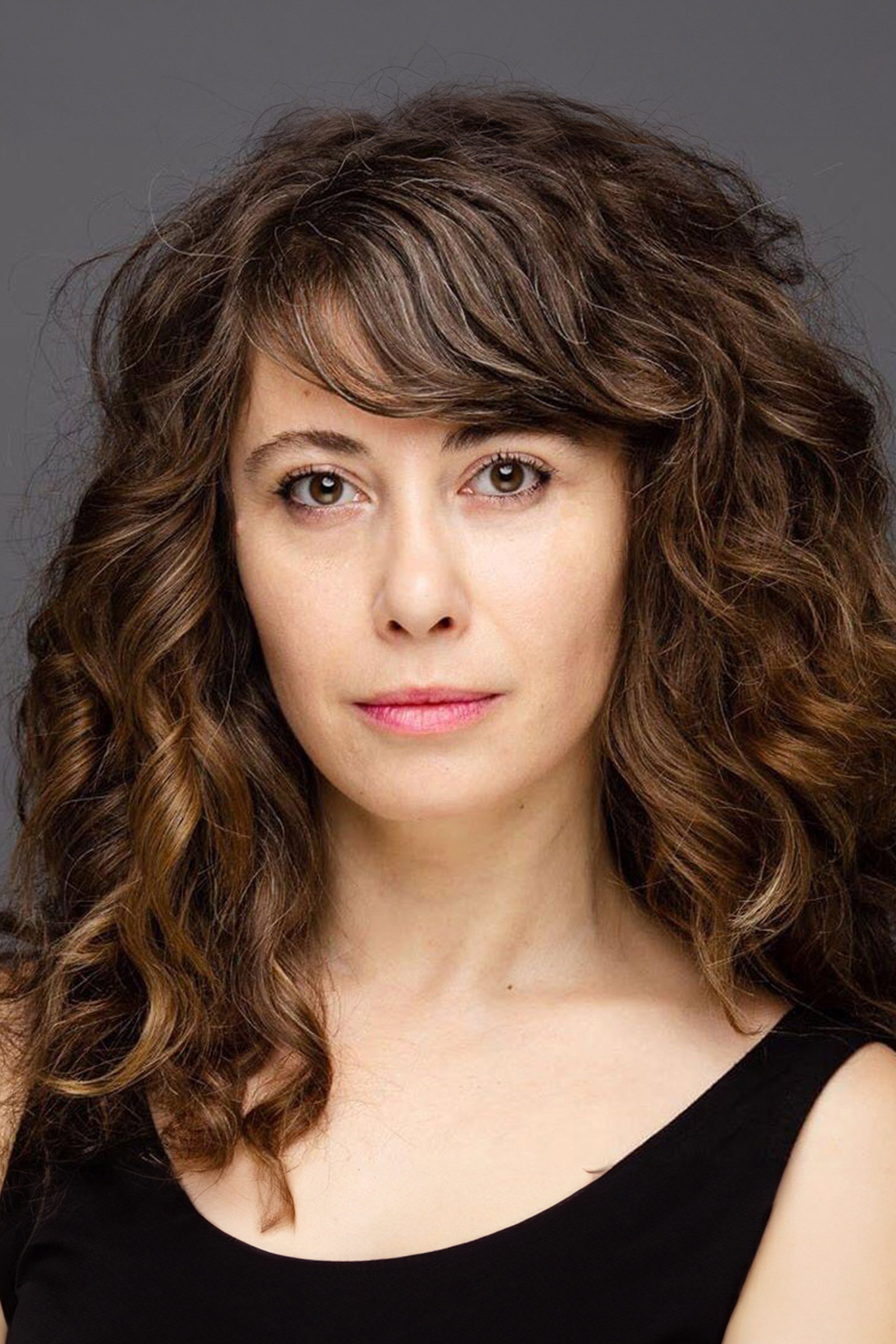 Burcu Halaçoğlu as Handan in Zuhal