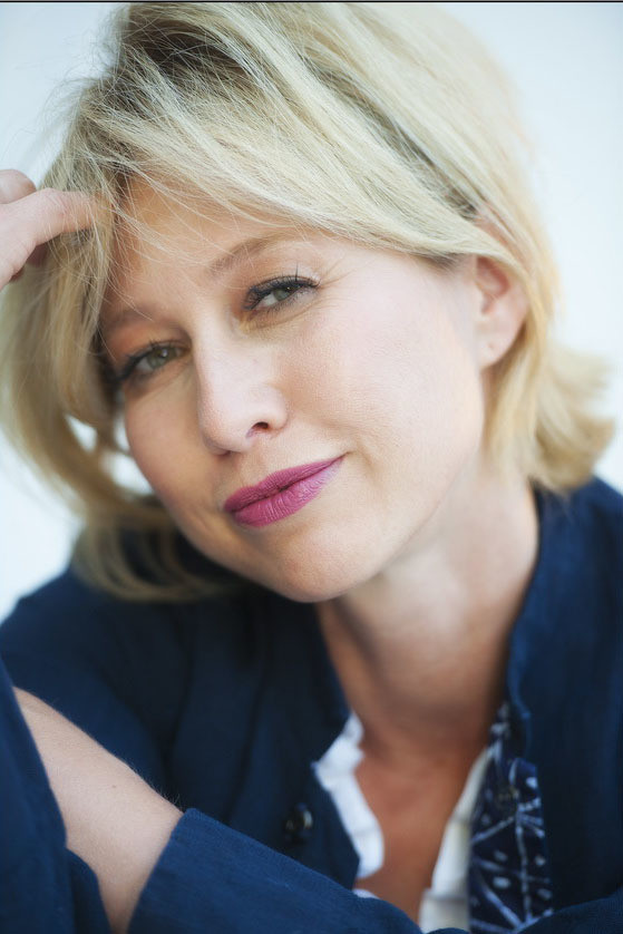 Magdalena Komornicka as Danuta Stokowska, współpracowniczka Tekli in Sukces