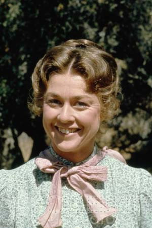 Hersha Parady as Lynn in The Phoenix