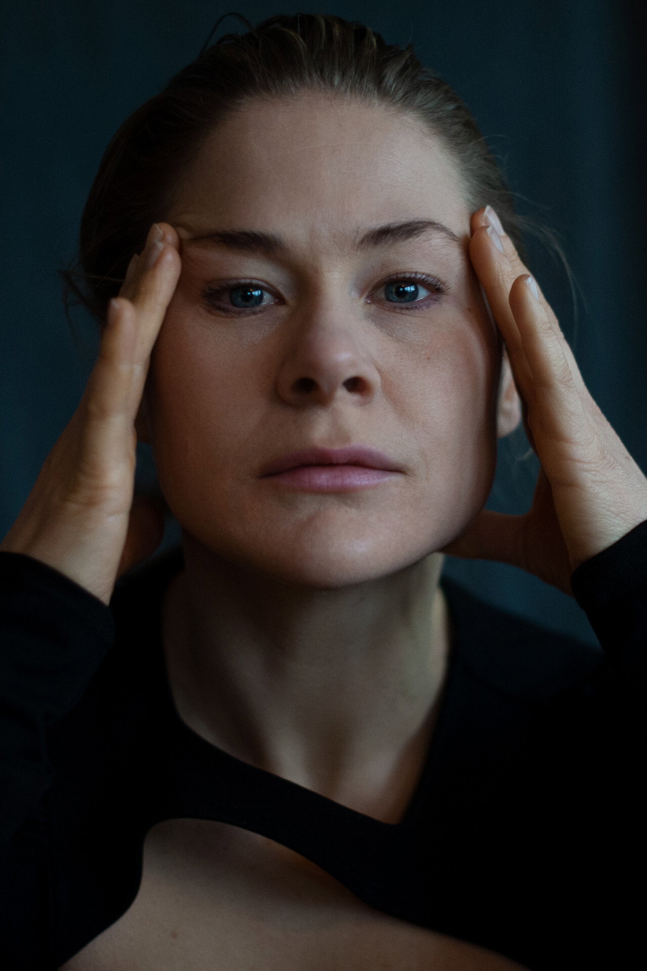 Emma Broomé as Aino in The Glass Dome