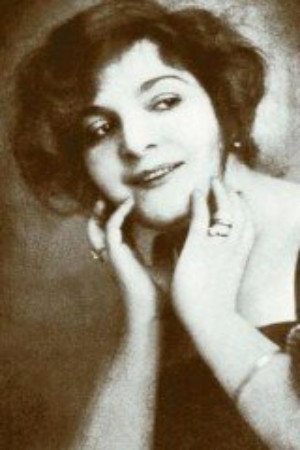 Lili Berky as Özvegy Balogh Péterné in Márciusi mese