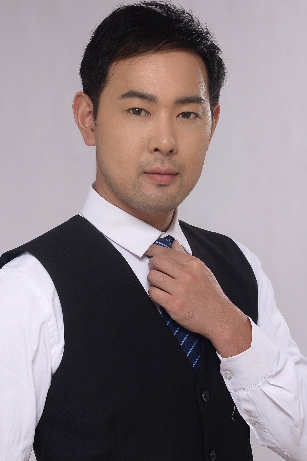 段冉 as Manager Wang in We Are Young
