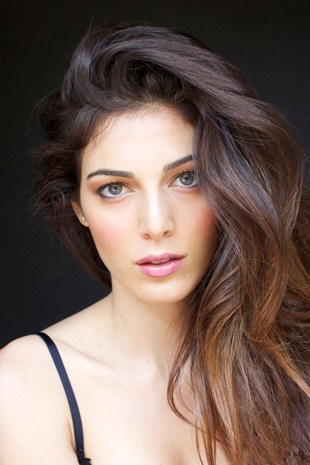 رزان جمال as Emily in Kira & El Gen