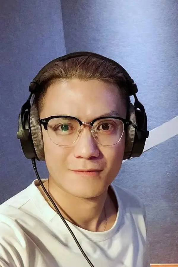 张珈铭 as Taiyi Zhenren (voice) in Ne Zha 2