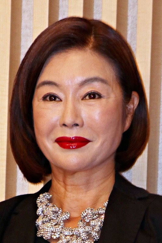 김청 as Na Myung-Ja in All Kinds of Daughters-in-Law