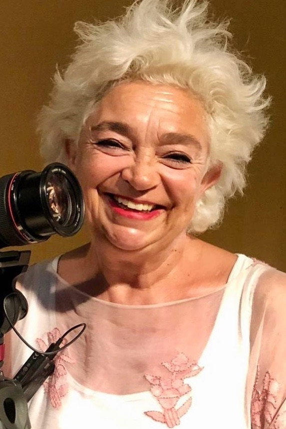 Carmen Utrilla as Hermana de Jaime in Él y él
