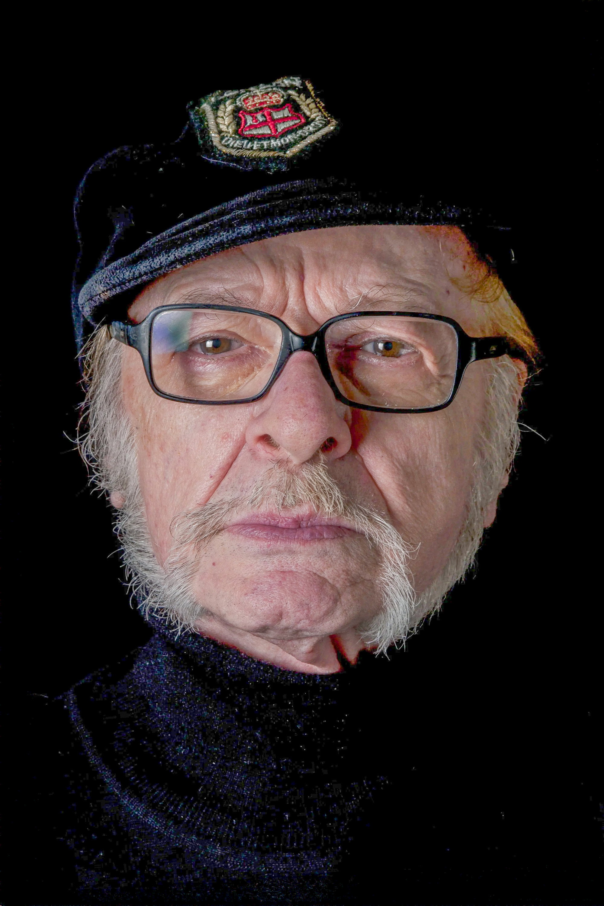Kayhan Yıldızoğlu as Selim in Varyemez