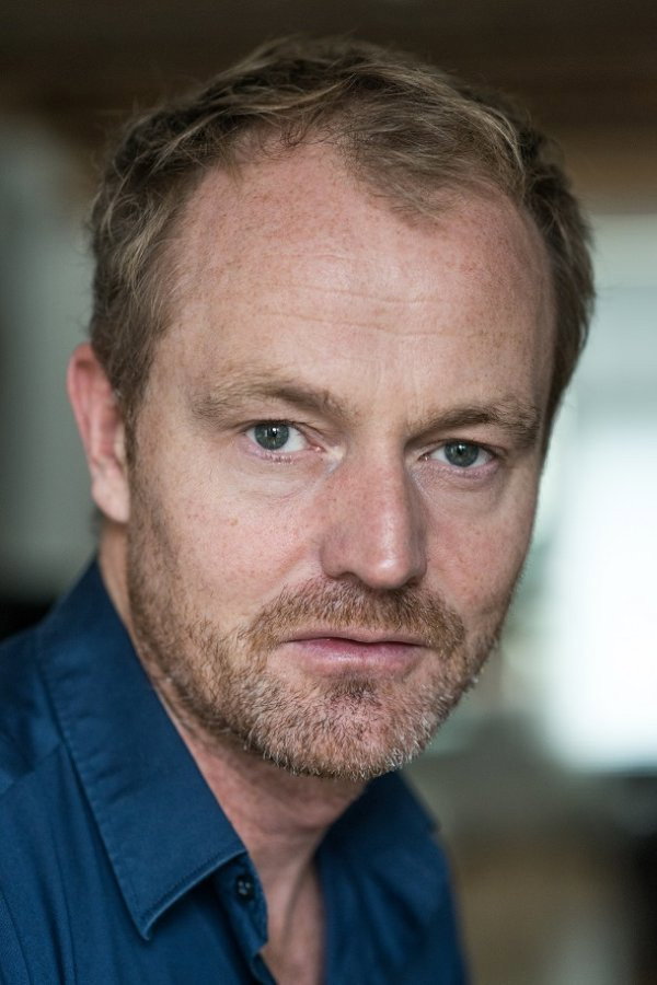 Mike Reus as Dumonceau in De Troon