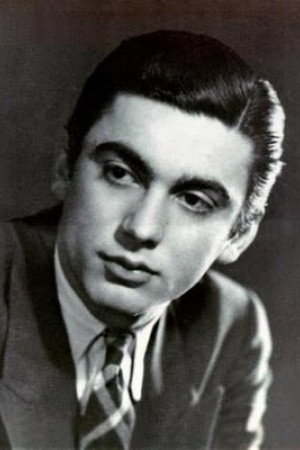 Δημήτρης Χορν as Alexis in Windfall in Athens