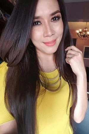 Eira Syazira as Suri in Ngangkung