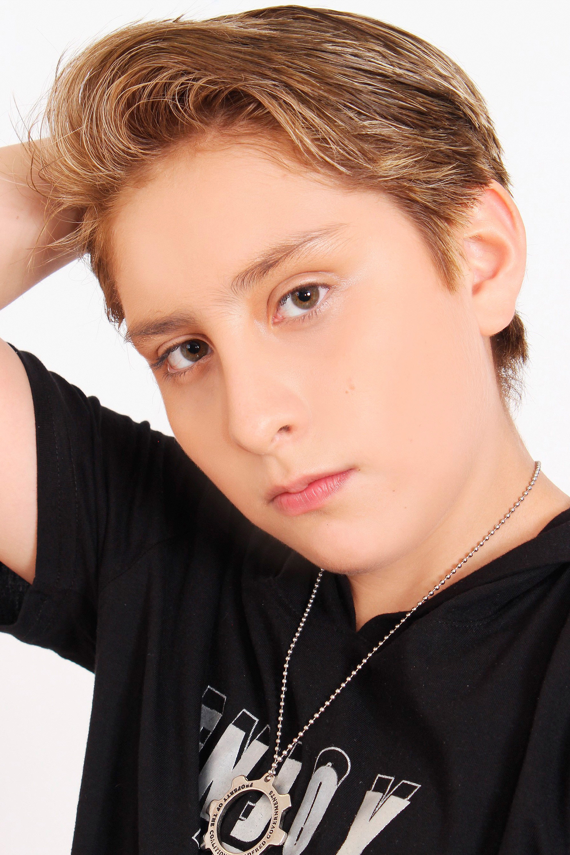 Uriel Reymund as Rodrigo in El Triunfo De Vivir