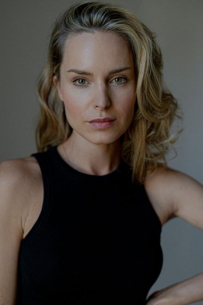 Hedi Honert as Annabelle Rosewood in Rosamunde Pilcher: Pralinen zum Frühstück