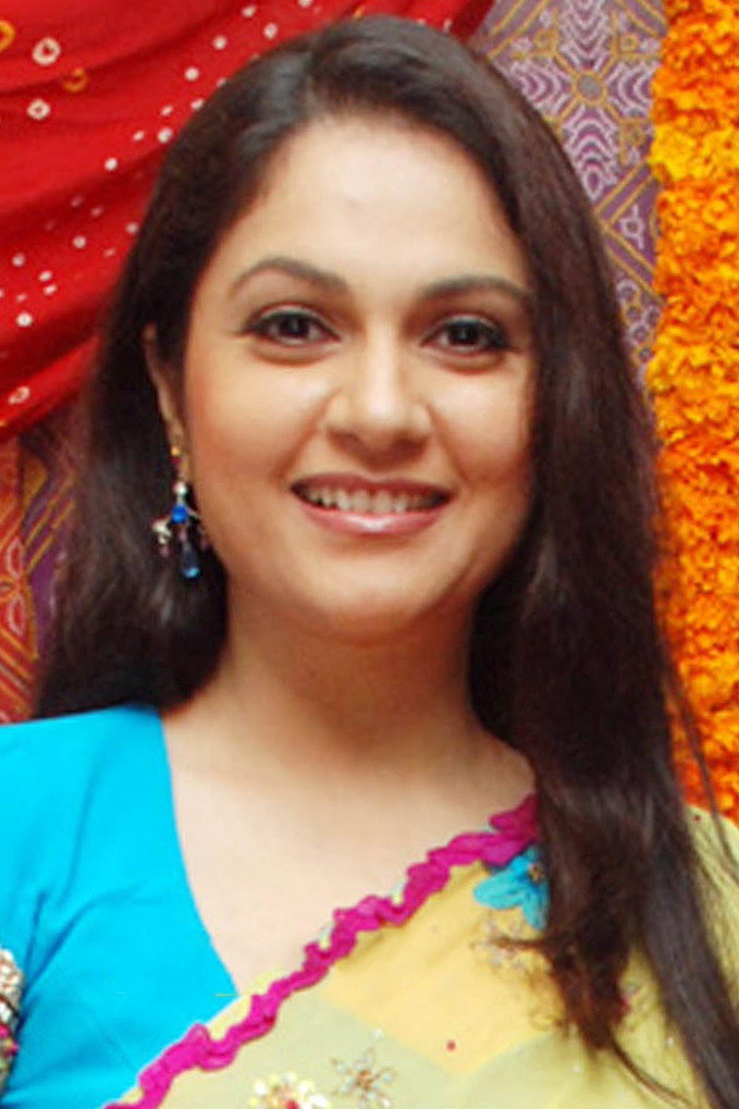 Gracy Singh as Chandni's sister in Ghar Jamai