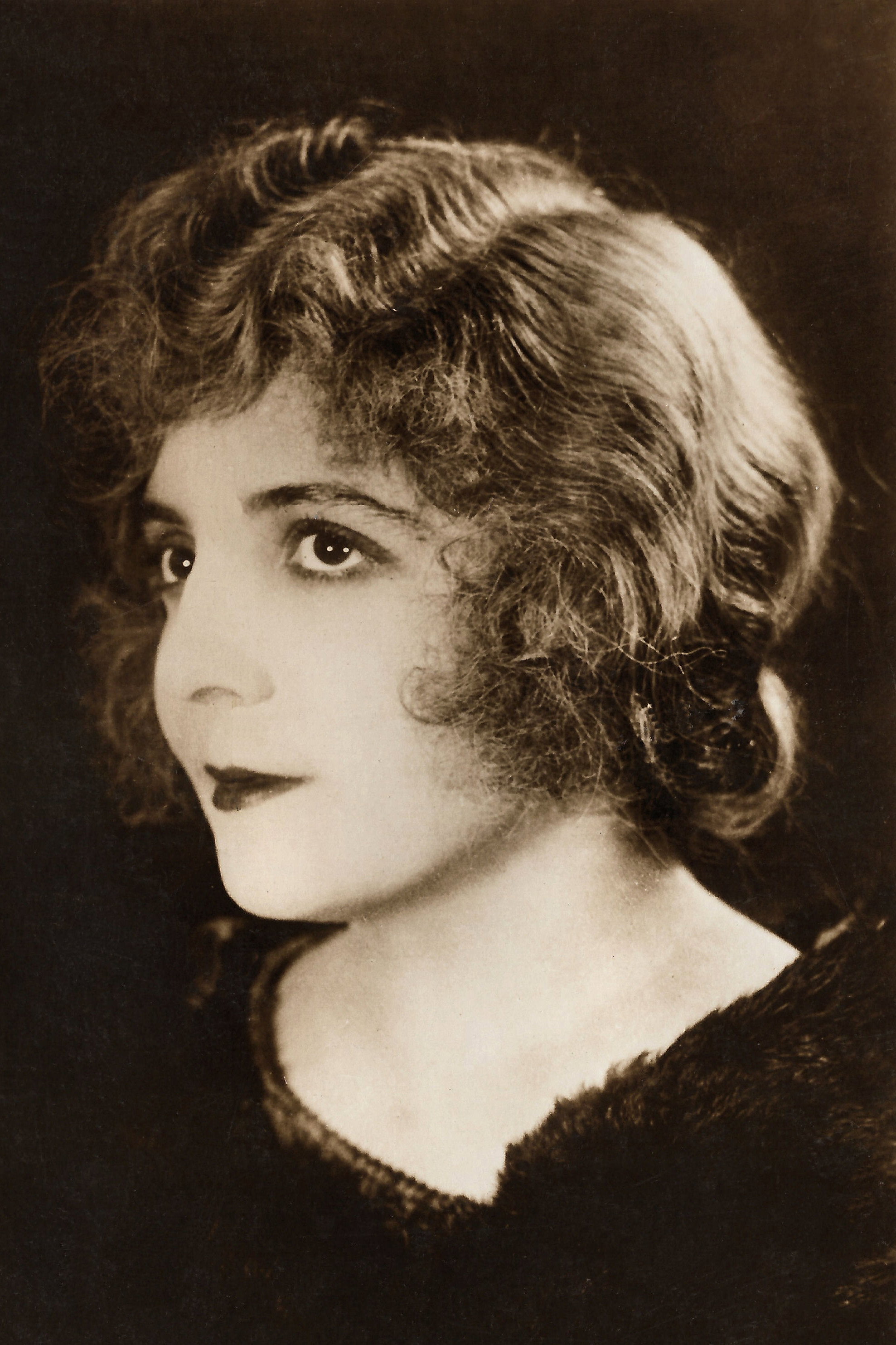 France Dhélia as Violette in Nène