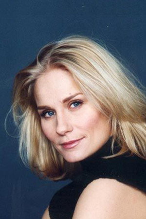 Laura Malmivaara as Essi Salonen in Replacements