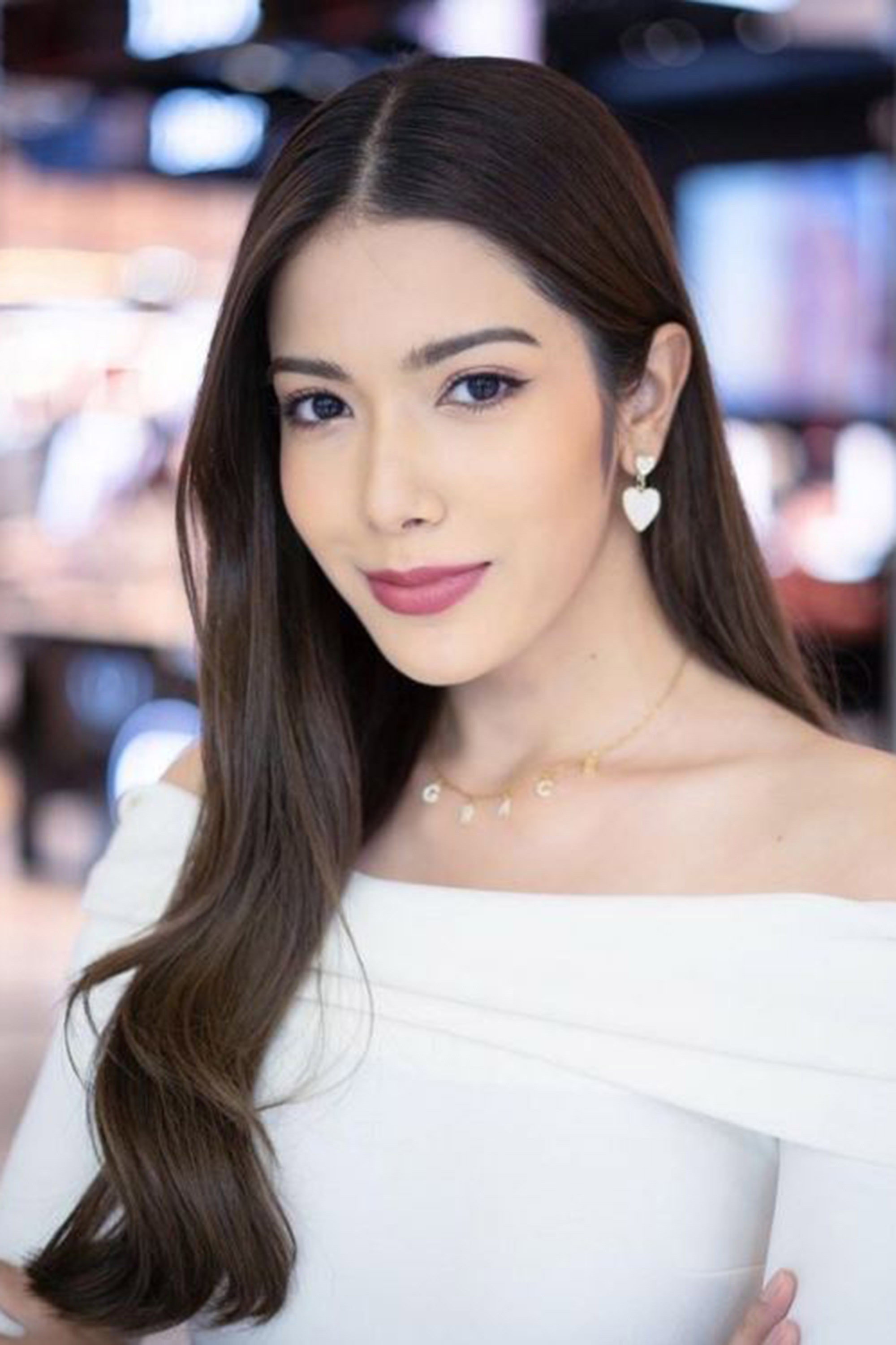 Grace Patsita Athianantasak as Eknari Damrongthai in Isan Melodies in Love