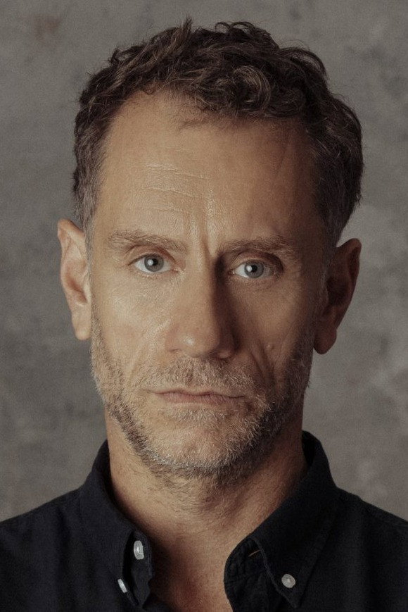 Joan Negrié as Arnau in Departament Amades