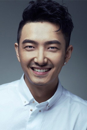 Qijie Chen as 警察甲 in Strangers