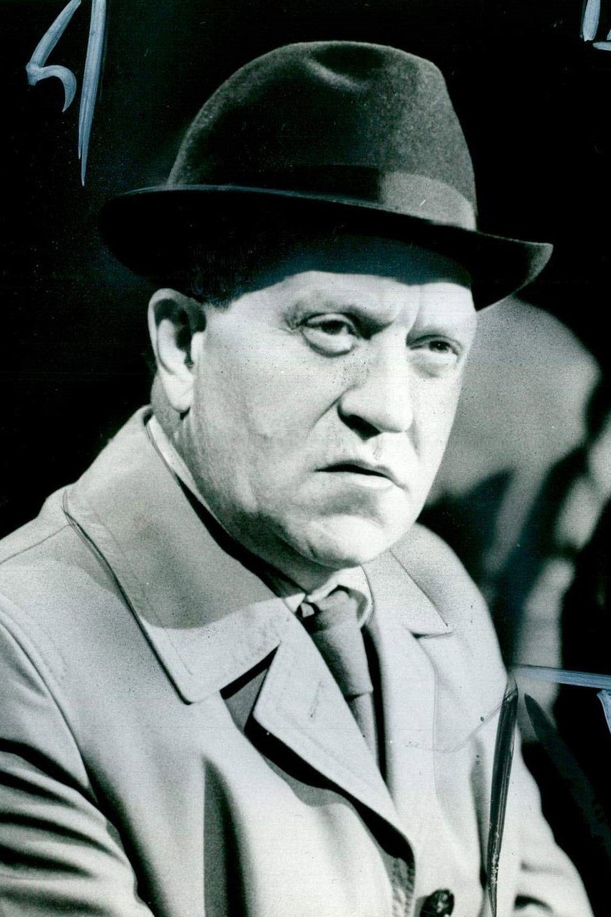 Roddy McMillan as Archie in Front Page Story