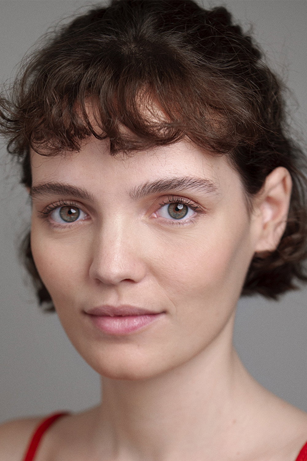Blanca Valletbó as Sandra in The Living NEET