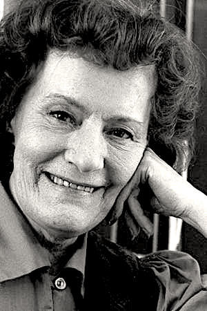 Aud Schønemann as Fru Skau in Nr. 13