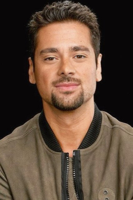 J.R. Ramirez as Jared Vasquez in Manifest: O Mistério do Voo 828