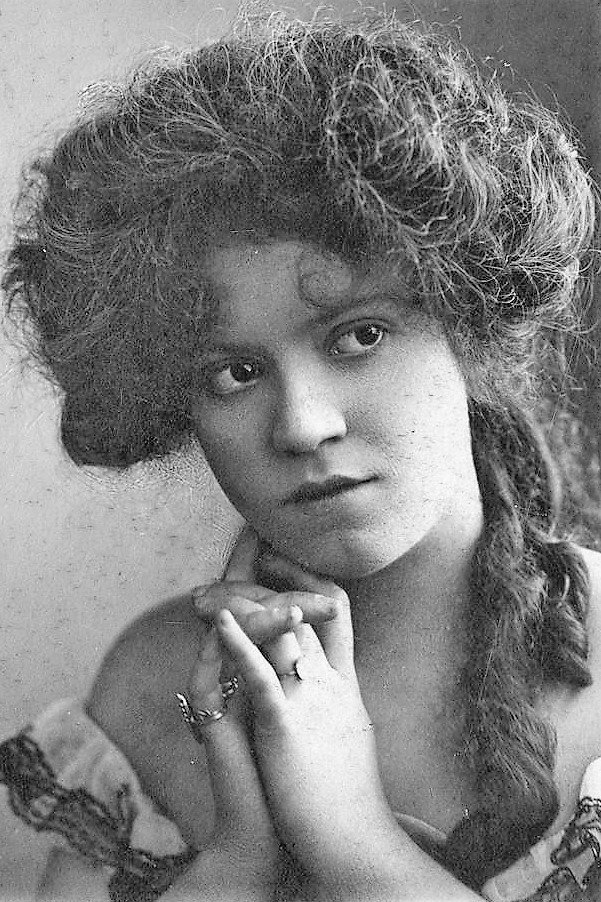 Helen Wright as Mrs. Bennett in The Car of Chance