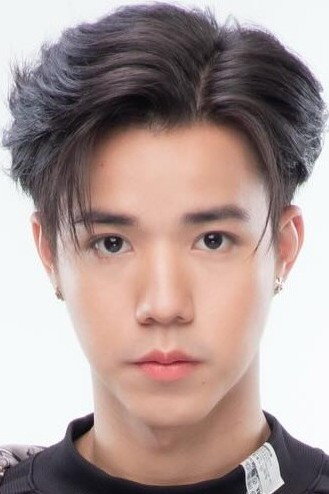 Santa Napakawat Kettreekorn as Santa in Dangerous Boys 2