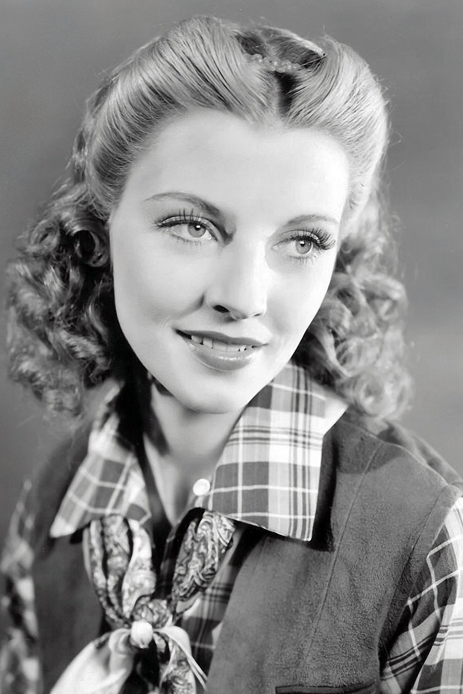 Iris Meredith as Carmelita Gonzalez in Overland with Kit Carson