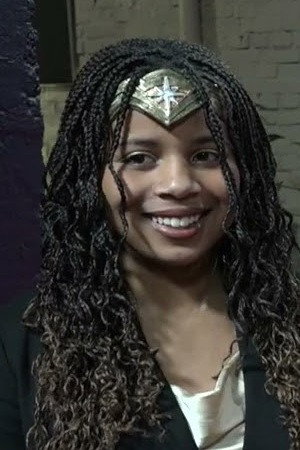 Maja Azila as Noor in 3Hz