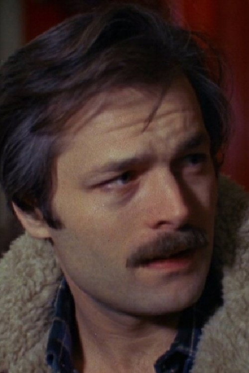 Lewis Arlt as Det. Len Gamble in He Knows You're Alone