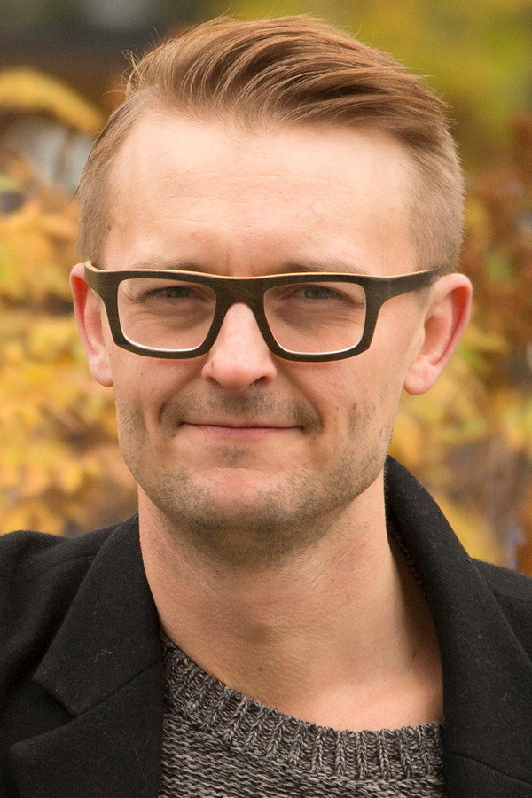 Antti Mikkola as Peltonen in Sata lasissa