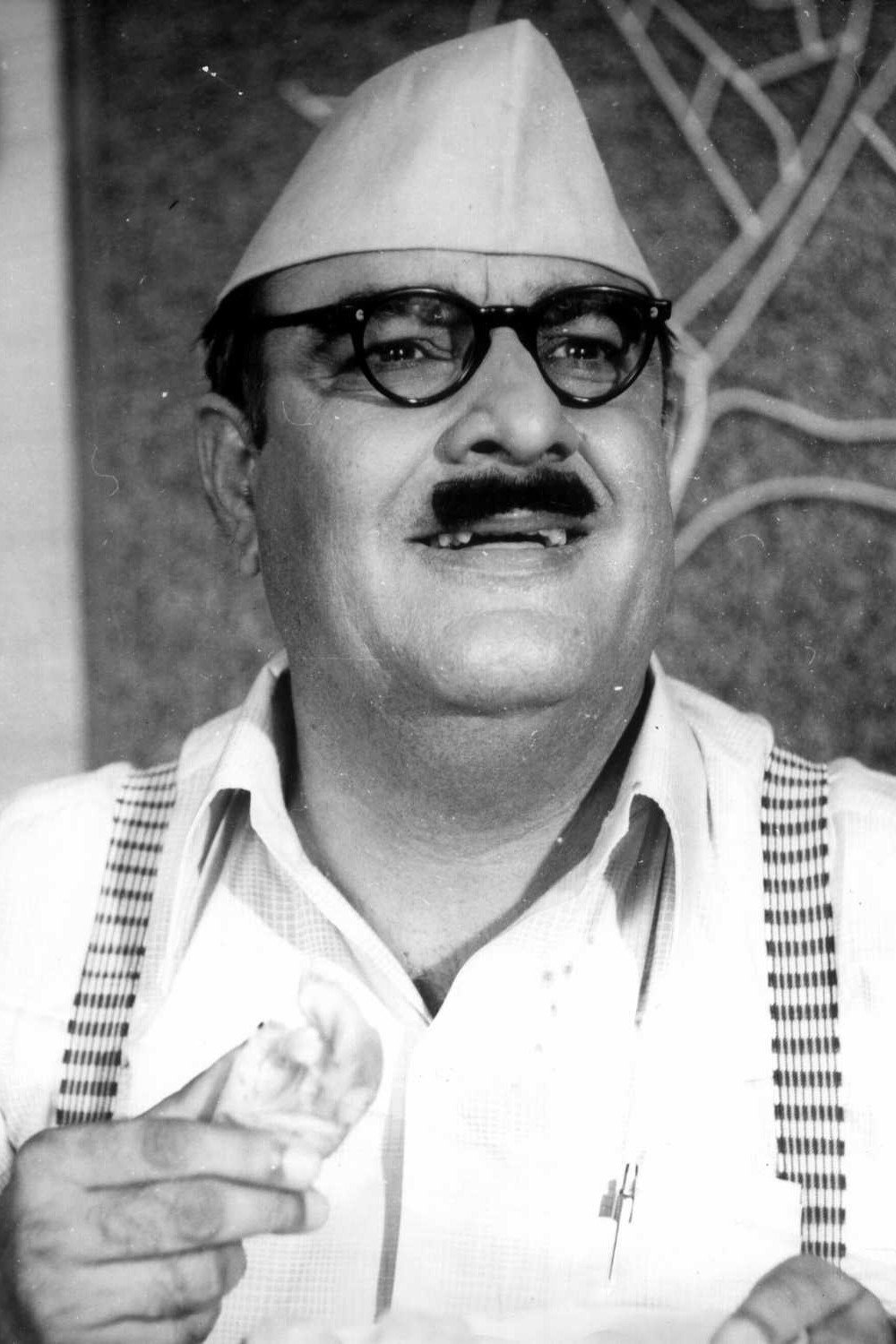 Rajendranath Malhotra as Bhola in Ek Kunwari Ek Kunwara