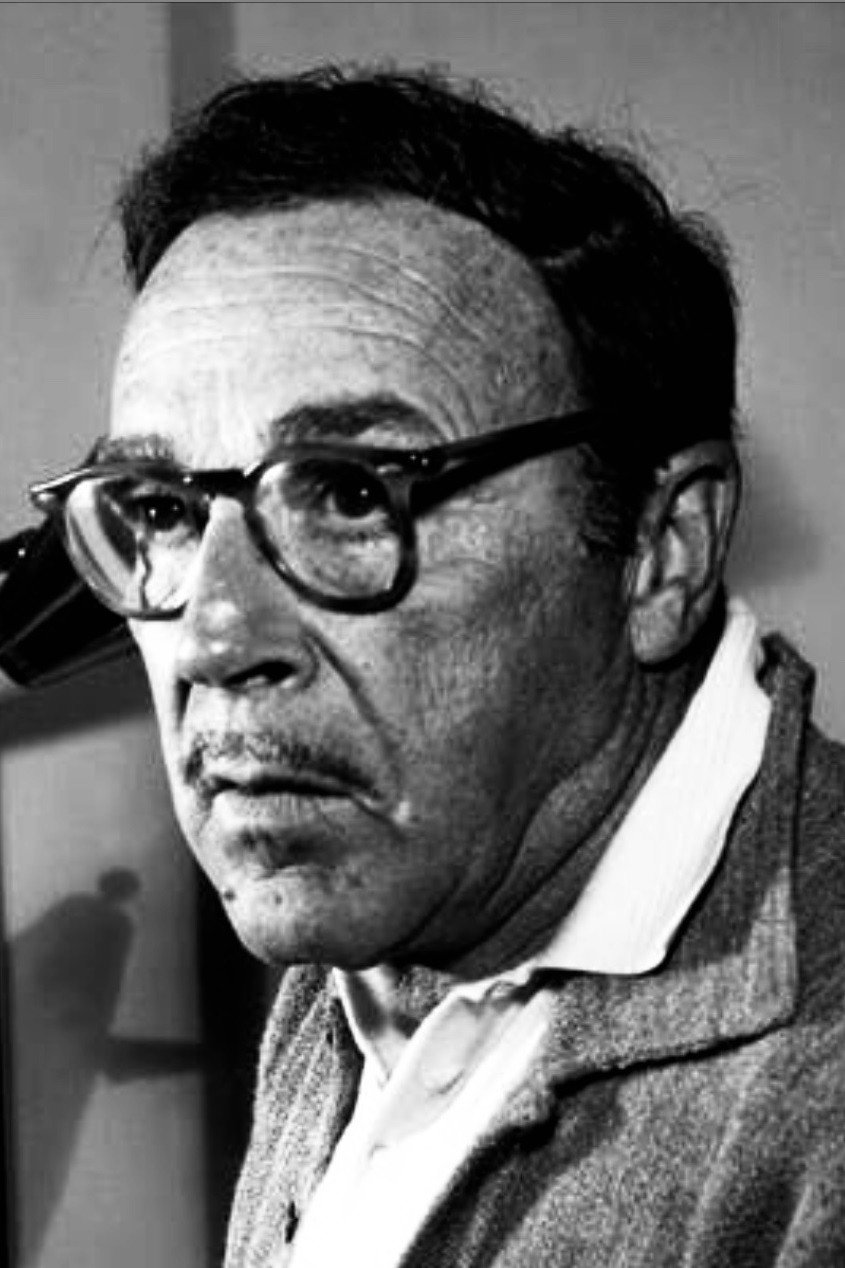 Gordon Douglas as Nightclub Patron (uncredited) in Let's Do Things