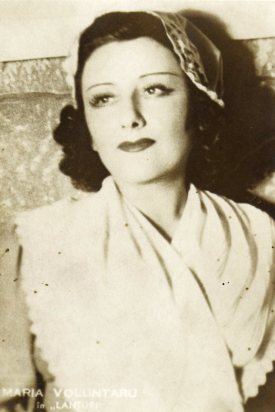 Maria Voluntaru as Uta in Mitrea Cocor