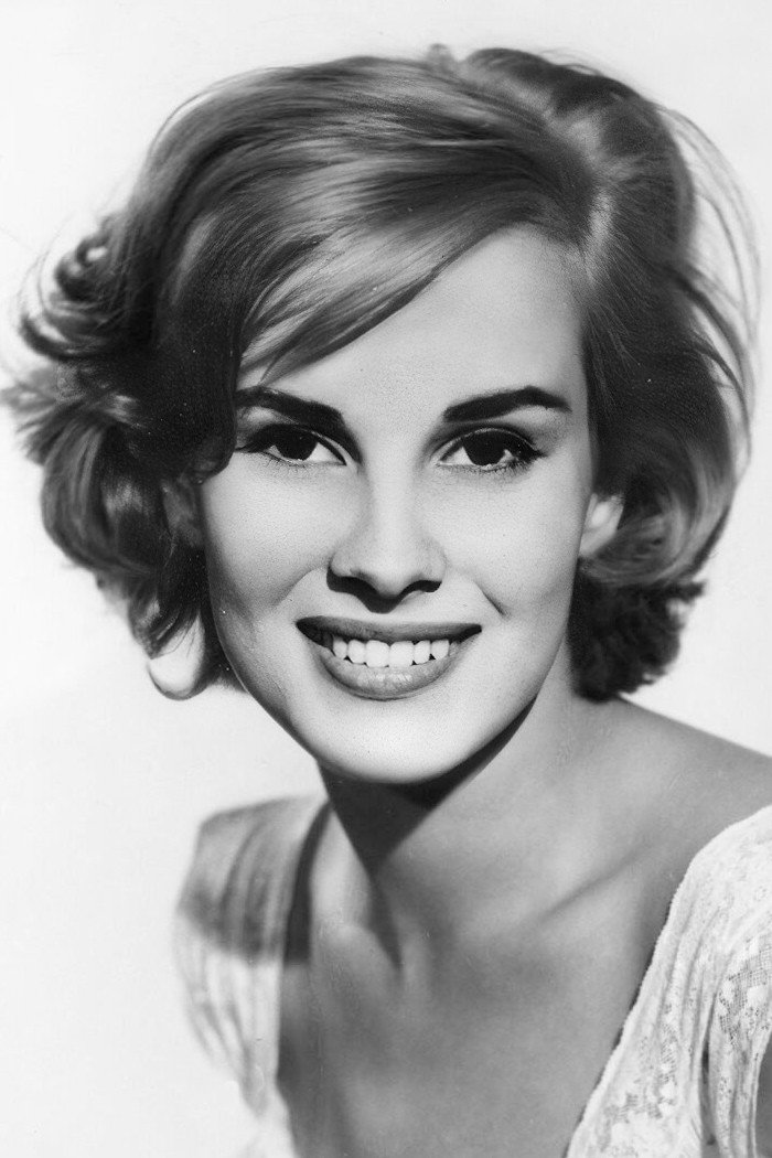 Antonella Lualdi as Evi in Su e giù