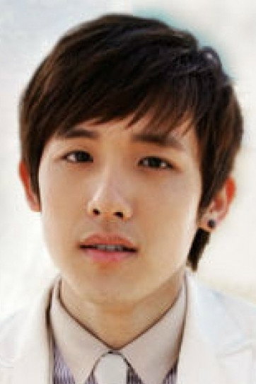 Maeng Se-chang as Cha Dong U [Young] in Women of the Sun