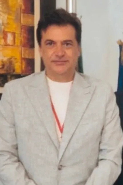 Wilfrid Grenier as David, Mafia boss in Asmahane