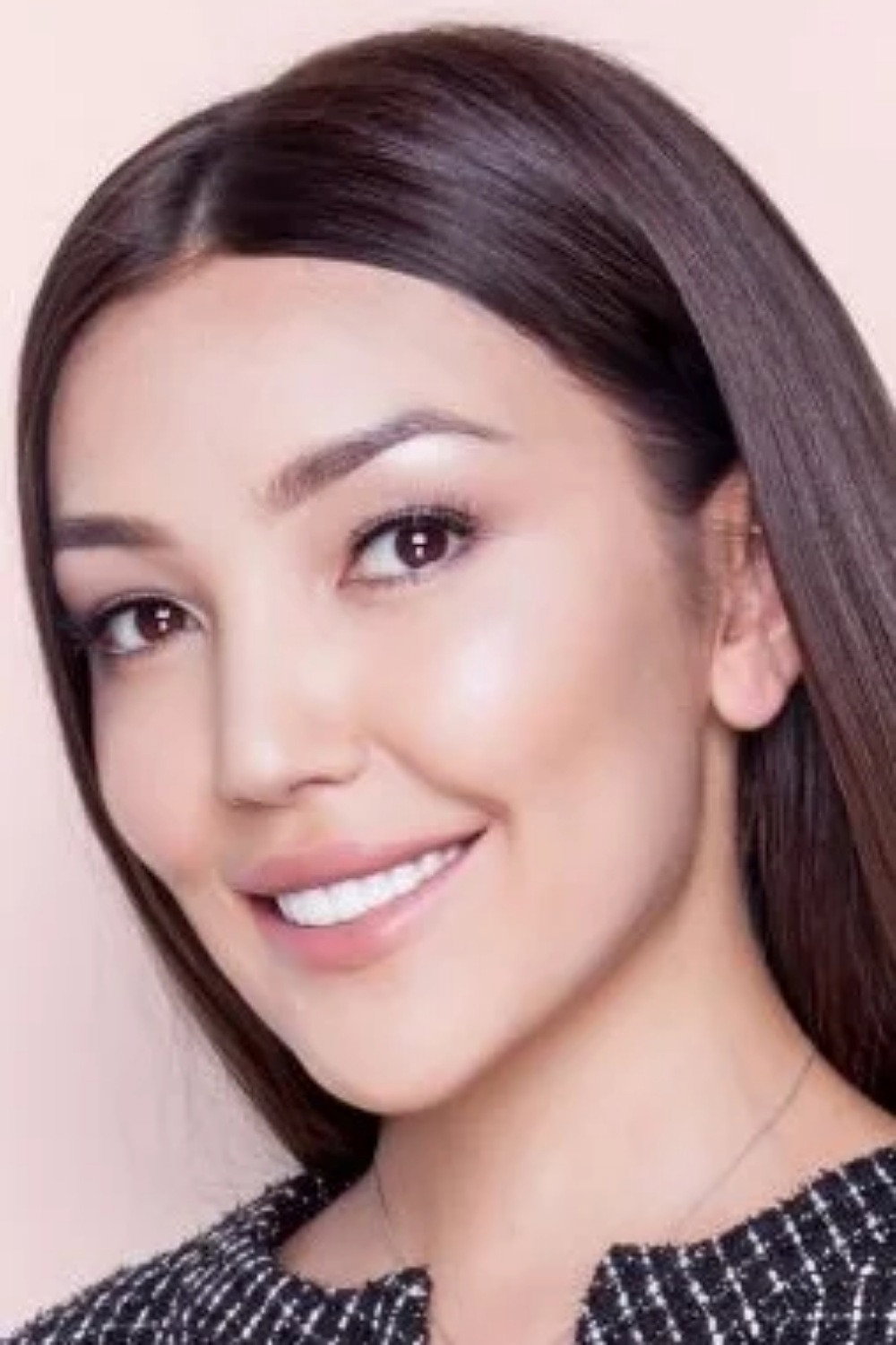 Kuralay Anarbekova as Korlan in Roar