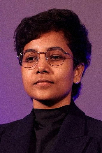 Malini Jeevarathnam as Chitra Lokesh in Inspector Rishi