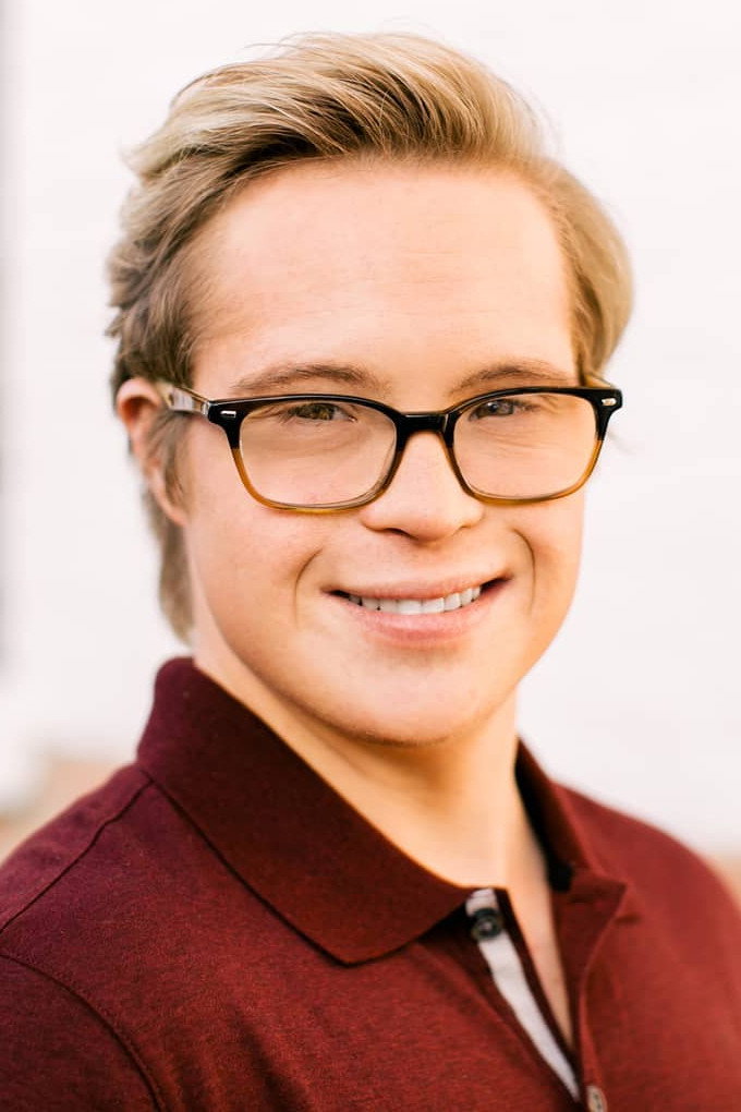 Cole Sibus as Ansel Parios in Stumptown