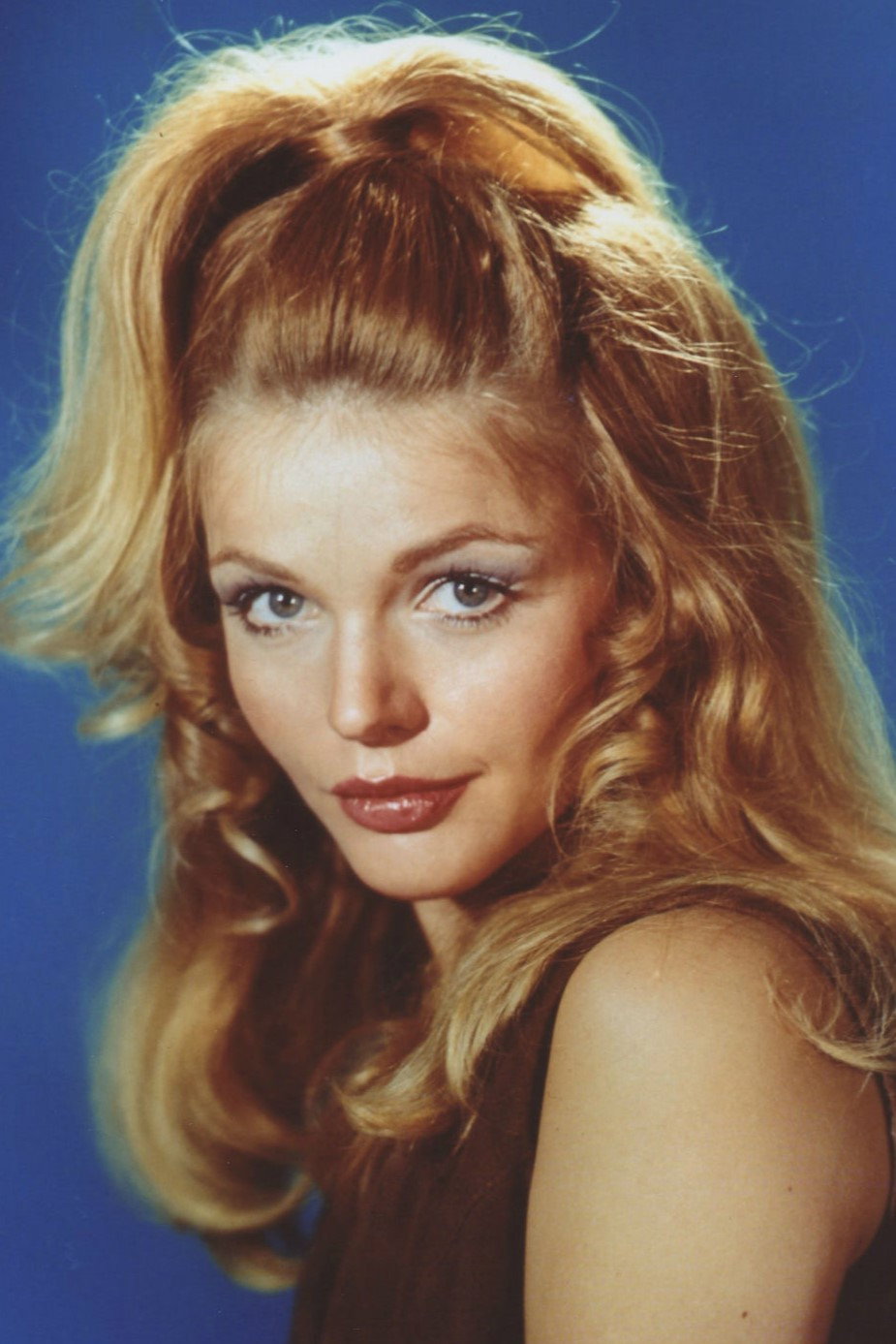 Karen Jensen as Rachel Holt in Bracken's World