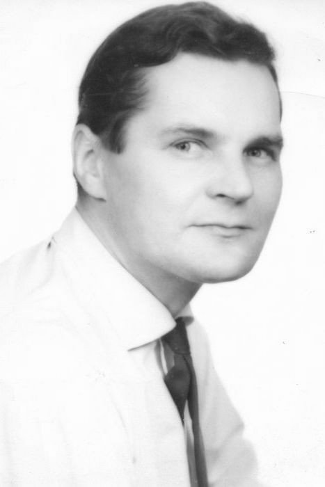 Kazimierz Dębicki as pilot in Interrupted Flight
