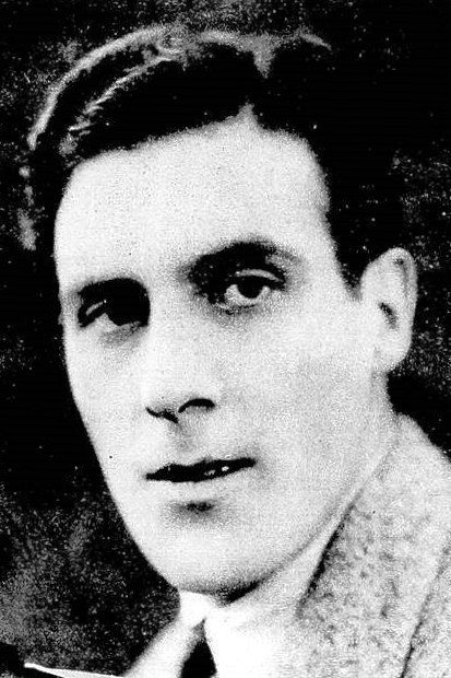 Laes Mac Reni as Virgilio in The Mystery of the Black Domino
